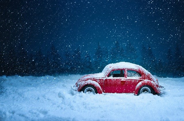 雪と車